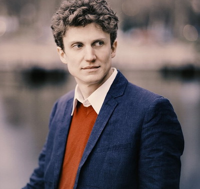 Zoltán Fejérvári, piano